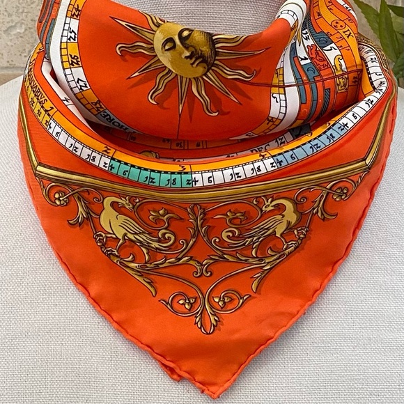 HERMÈS Petit Astrologie Dies et Hore Silk Scarf, Rare Colorway - Picture 5 of 13